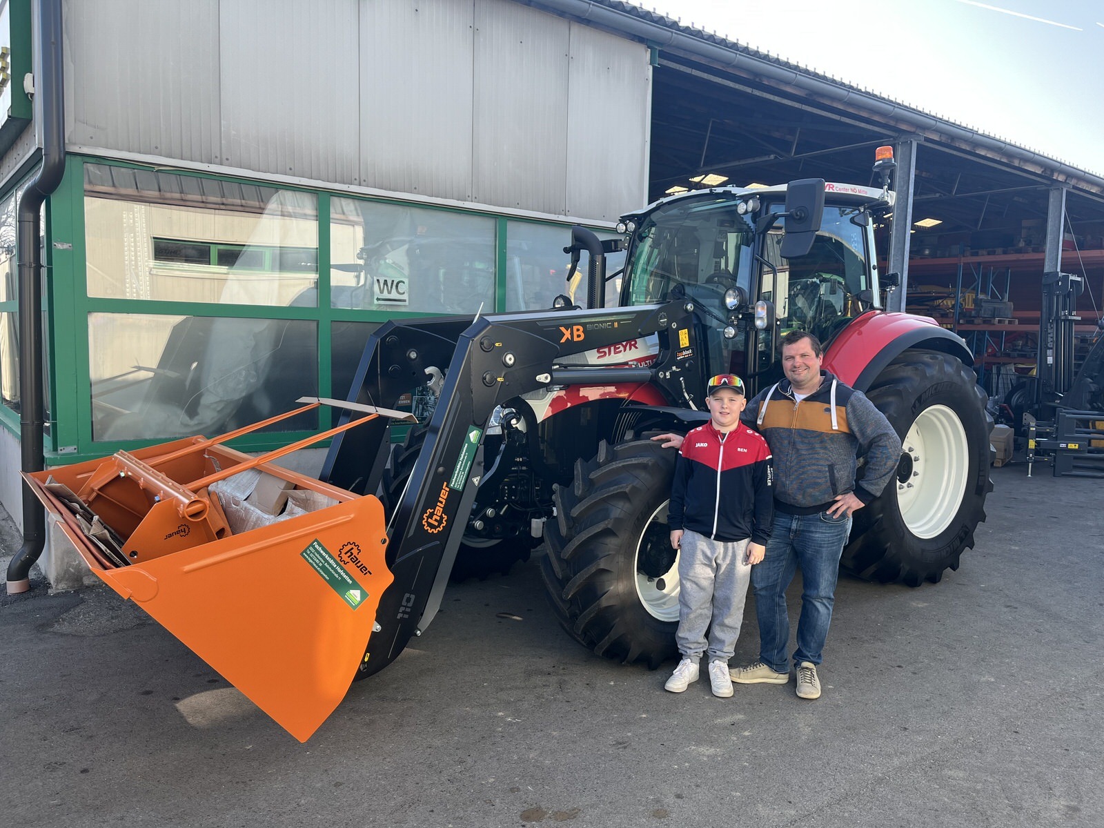 Steyr Multi 4110 mit Hauer Frontlader